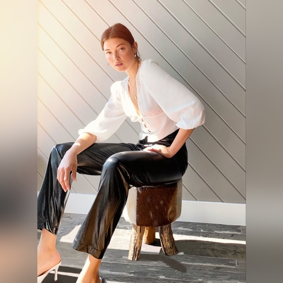 Wilfred Tops - Aritzia Wilfred Romance Me Blouse Lace-trimmed V-neck Corset Size XXS